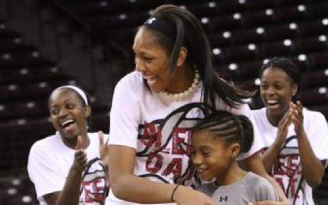 USC women’s basketball team inspires young girls to play