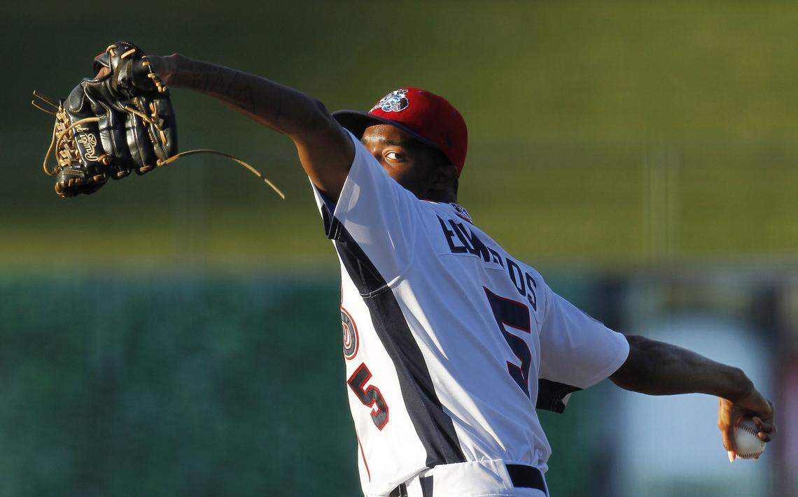 Carl Edwards Jr. pitched for the Tennessee Smokies in 2014.