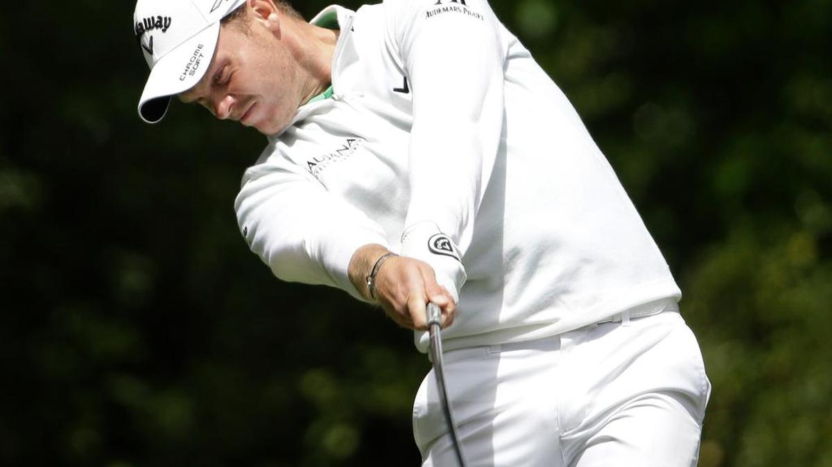Danny Willett, of England, tees off on the second hole during the final round of the Masters golf tournament Sunday, April 10, 2016, in Augusta.