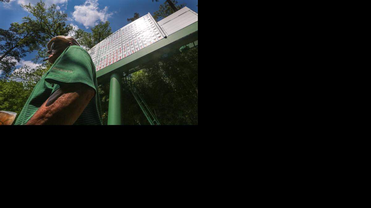 
The patrons were treated to a hot, sunny day during the first round of the 2015 Masters golf tournament in Augusta, Ga.
