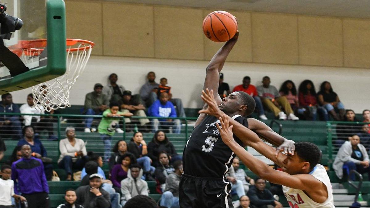 Gray Collegiate's Jalek Felton (5)