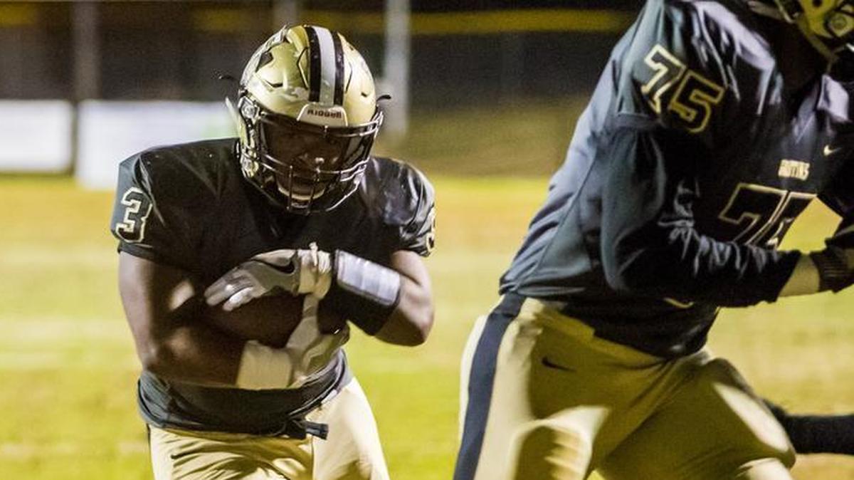 Fairfield Central’s Jamon Jackson (3) rushes for a touchdown during the Class 3A second-round game against Newberry. The Griffins host Emerald in the third round Friday.