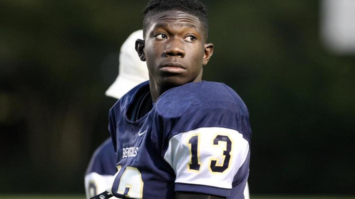 Blythewood High cornerback Khris Pam committed to Presbyterian on Tuesday.