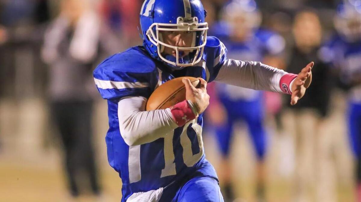 
Dreher's Avery Armstrong runs for a touchdown against Chapin in the first half Friday at Memorial Stadium. 10/24/2014

