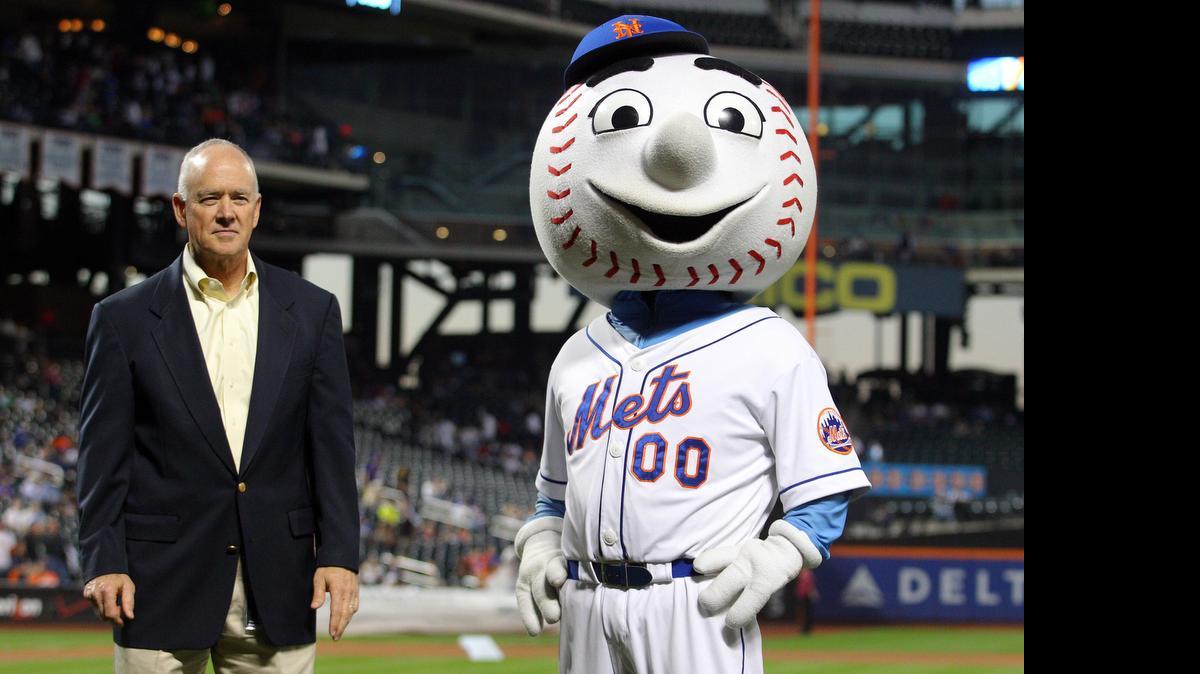 
New York Mets general manager Sandy Alderson 
