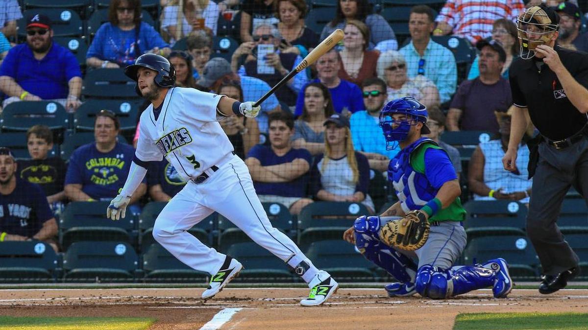 Fireflies second baseman Michael Paez