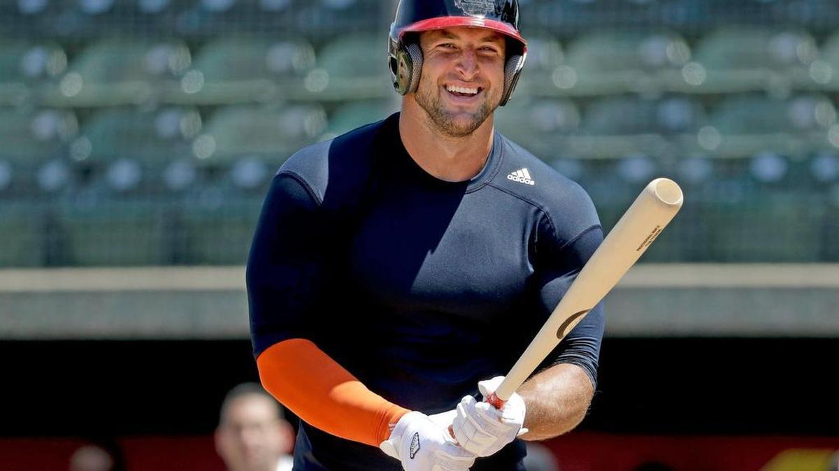 Former NFL quarterback Tim Tebow has signed with the New York Mets.