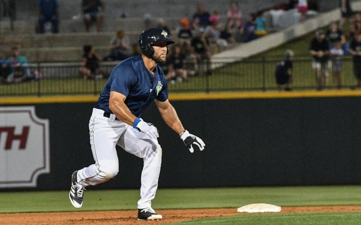 Fireflies' Tim Tebow (15)