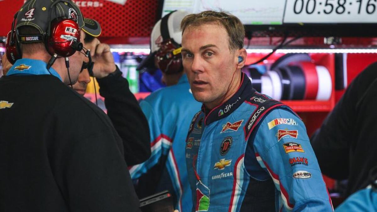 
Driver Kevin Harvick waits in the garage while his car is worked on during practice for Sunday's NASCAR Sprint Cup series auto race at New Hampshire Motor Speedway in Loudon, N.H., Friday, Sept. 25, 2015 (AP Photo/Cheryl Senter)
