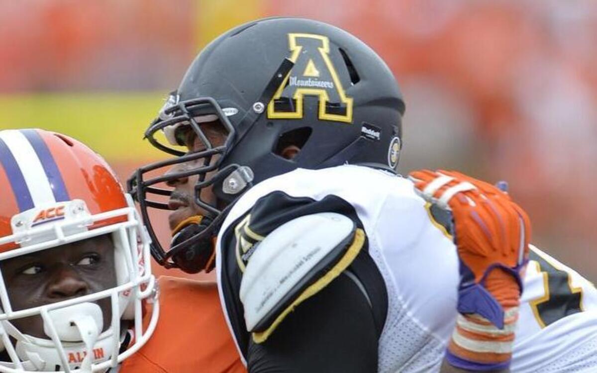 Former Blythewood and Appalachian State lineman Davante Harris, right