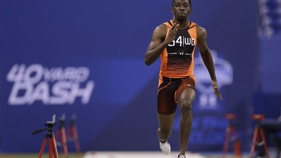 Alabama Birmingham wide receiver J.J. Nelson runs the 40-yard dash at the NFL football scouting combine in Indianapolis, Saturday, Feb. 21, 2015. (AP Photo/David J. Phillip)